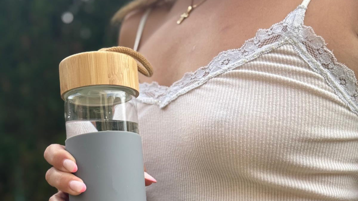 Botella de Vidrio 500 ml con Tapa de Bambú | Estilo y Eco-friendly