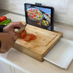 Tabla de corte de bambú con bandeja extraible deslizante.